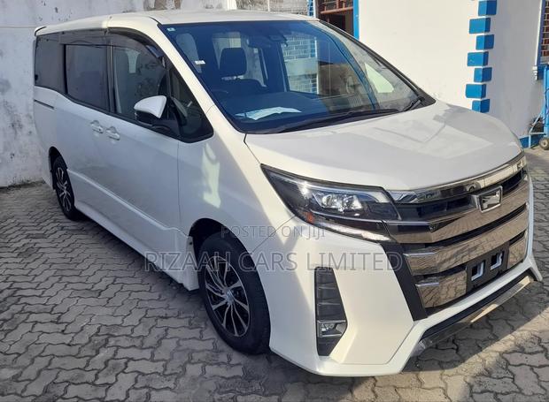 Toyota Noah 2.0 AWD (7 Seater) 2018 White