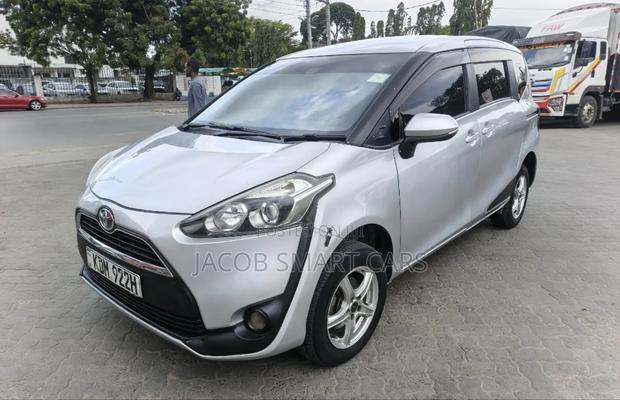 Toyota Sienta 2016 Silver