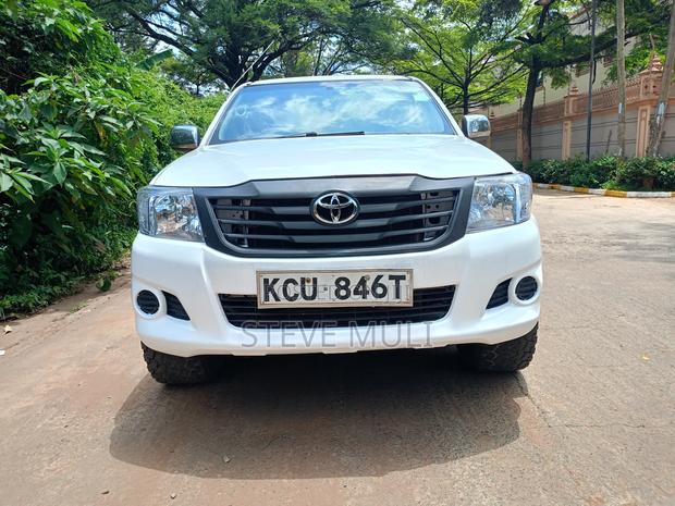 Toyota Hilux 2012 White