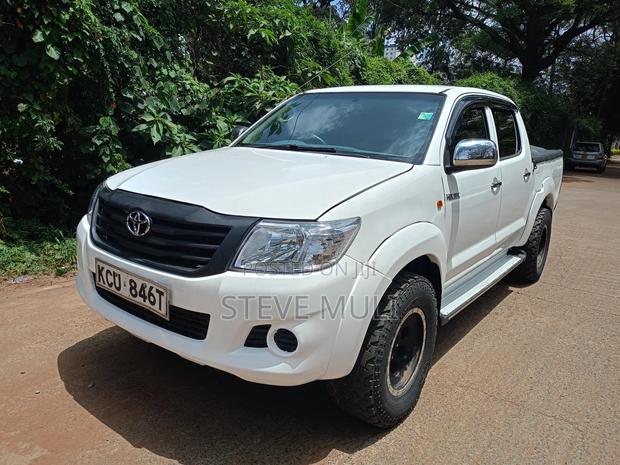 Toyota Hilux 2012 White