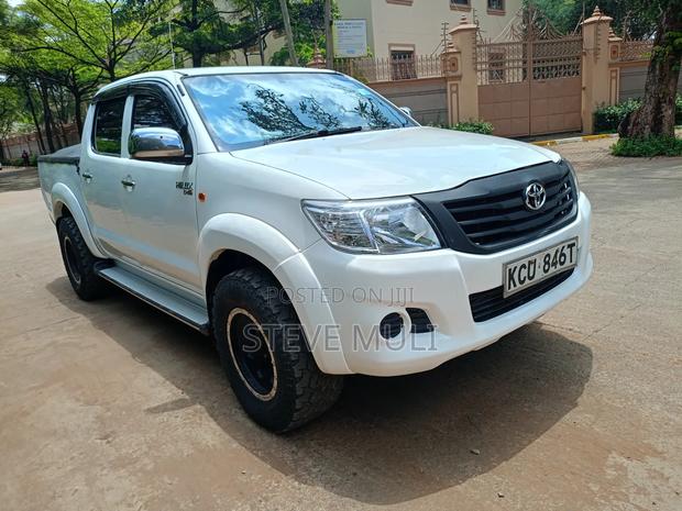 Toyota Hilux 2012 White