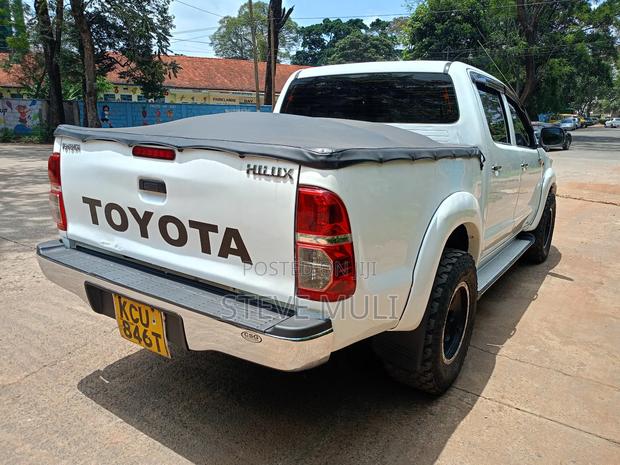 Toyota Hilux 2012 White