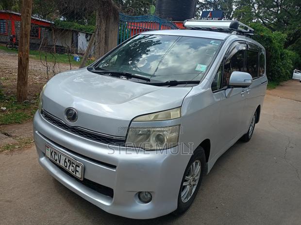 Toyota Voxy 2012 Silver