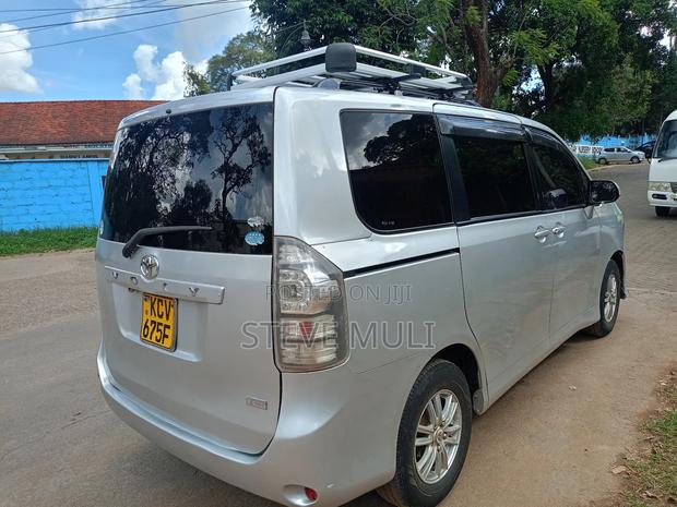 Toyota Voxy 2012 Silver