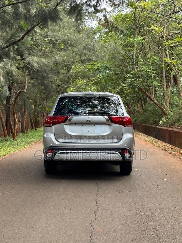 Mitsubishi Outlander 2020 Silver