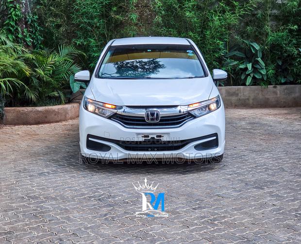 Honda Shuttle 1.5 Hybrid 2WD 2018 White