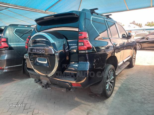 Toyota Land Cruiser Prado Kakadu 2021 Gray