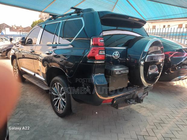 Toyota Land Cruiser Prado Kakadu 2021 Gray