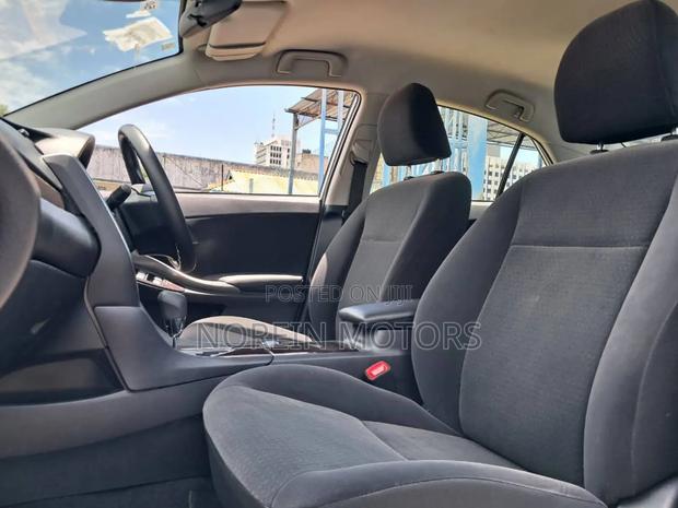 Toyota Premio 2019 Silver