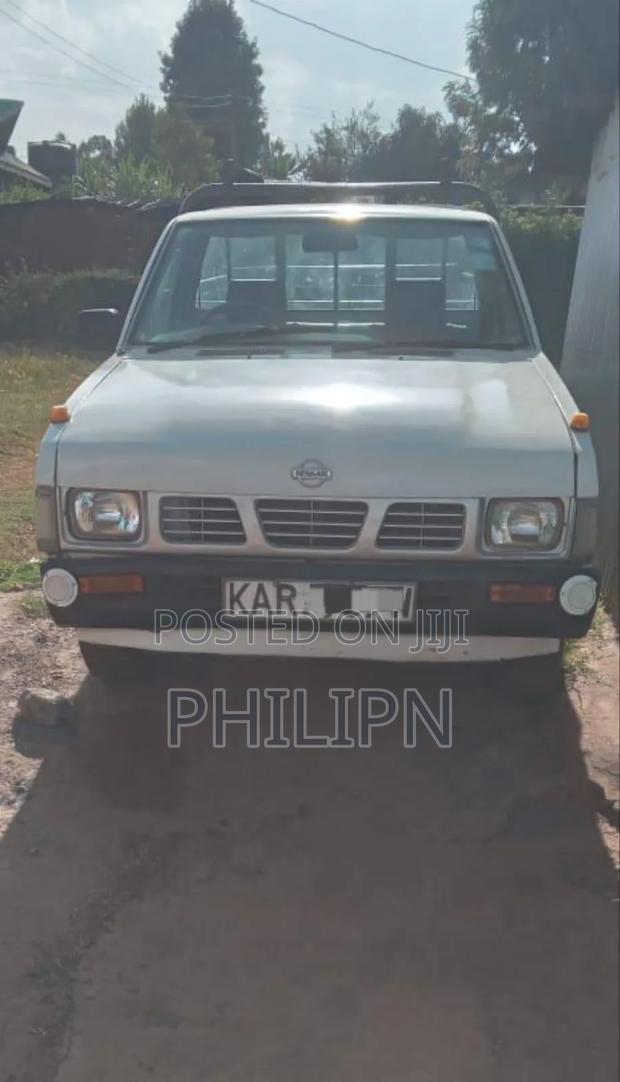 Nissan Hardbody 2005 White