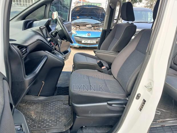 Toyota Noah 2018 White