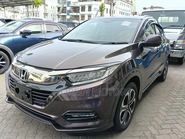 Honda Vezel 2018 Maroon