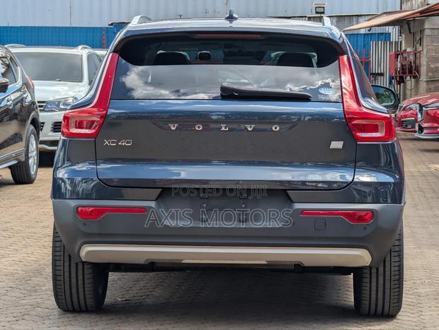 Volvo XC40 T5 Hybrid FWD 2020 Blue