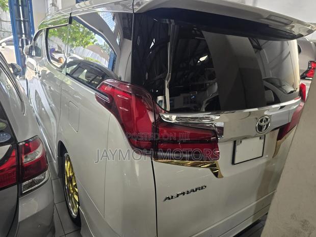 Toyota Alphard 2019 Pearl