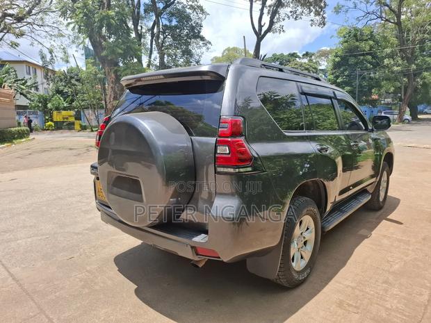 Toyota Land Cruiser Prado 3.0 TD 2010 Gray