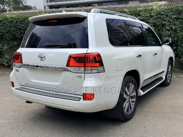 Toyota Land Cruiser 4.6 V8 ZX 2016 White