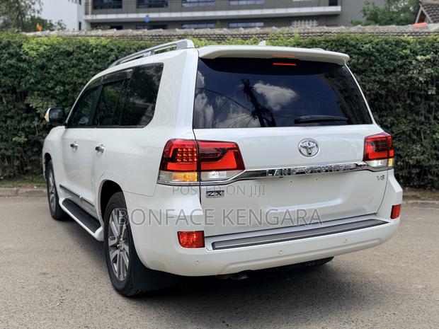Toyota Land Cruiser 4.6 V8 ZX 2016 White