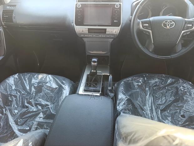Toyota Land Cruiser Prado 2.8 2019 Off white