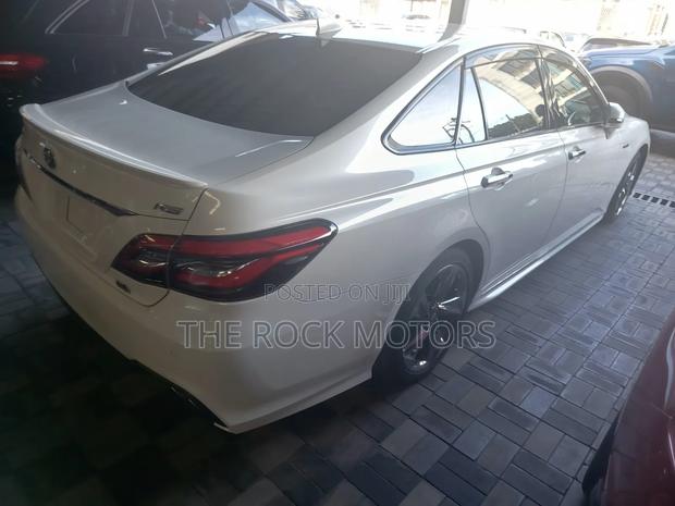 Toyota Crown 2019 White