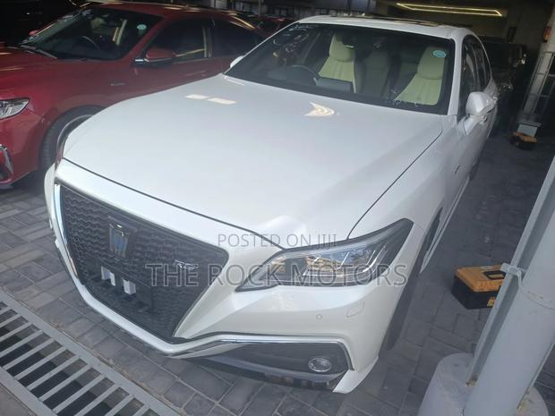 Toyota Crown 2019 White
