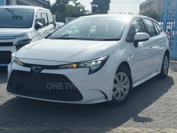 Toyota Corolla Hybrid 2023 White