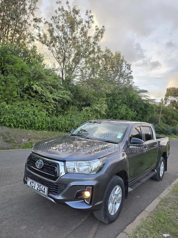 Toyota Hilux 2019 Gray