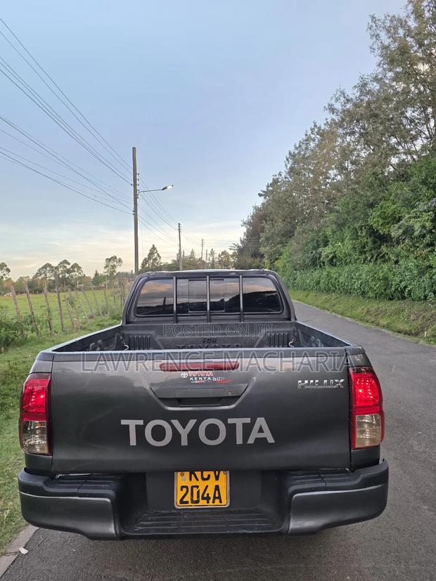 Toyota Hilux 2019 Gray