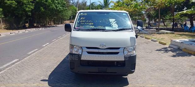 Toyota HiAce 2019 Silver