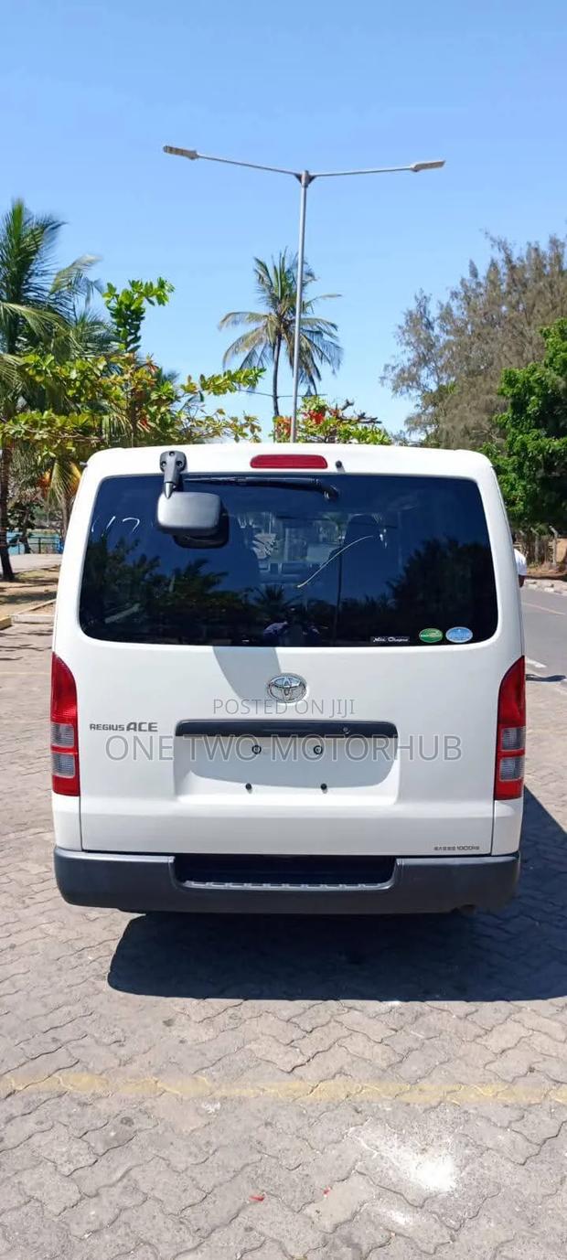 Toyota HiAce 2019 Silver
