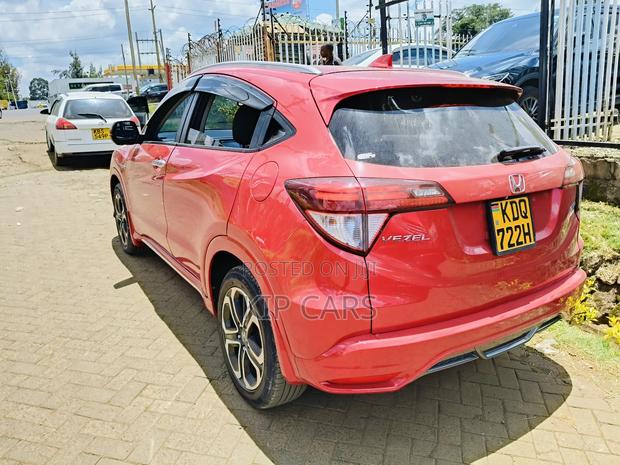 Honda Vezel 1.5 Hybrid 4WD 2016 Red