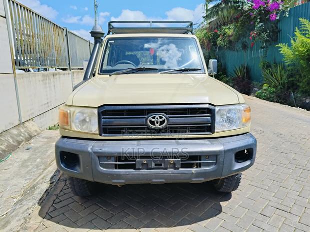 Toyota Land Cruiser 76 Series 2010 Ivory