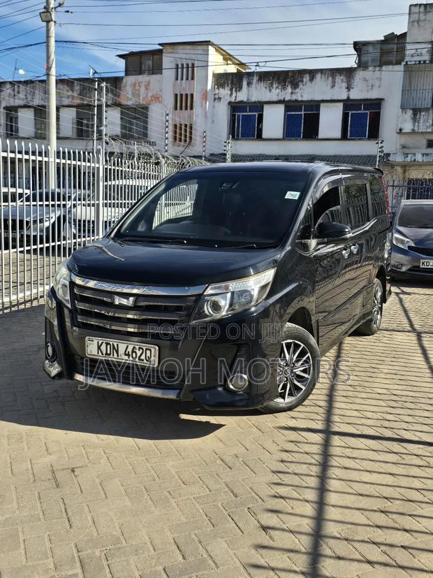 Toyota Noah 2017 Black