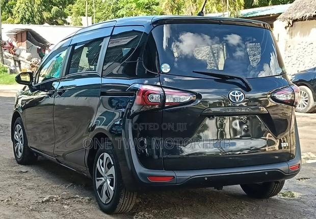 Toyota Sienta 2019 Black