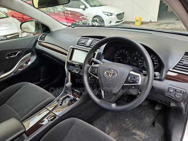 Toyota Premio 1.5 FWD 2019 Silver