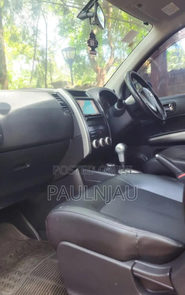 Nissan X-Trail 2010 Red