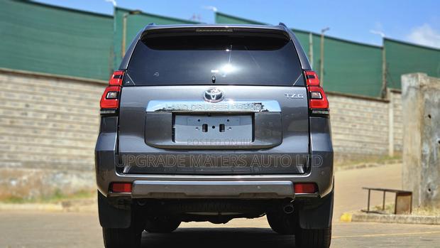 Toyota Land Cruiser Prado 2.8 2019 Gray