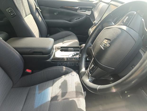 Toyota Crown 2018 Pearl