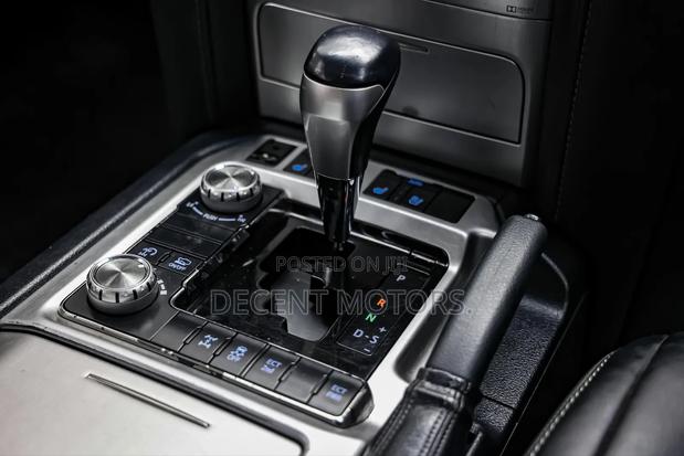 Toyota Land Cruiser 4.5 V8 TD 2018 White