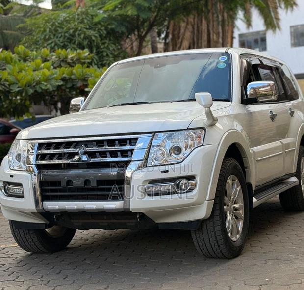 Mitsubishi Pajero 2019 White