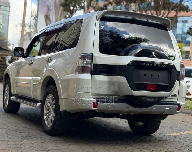 Mitsubishi Pajero 2019 White