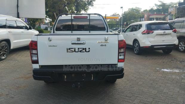 Isuzu D-MAX 2015 White