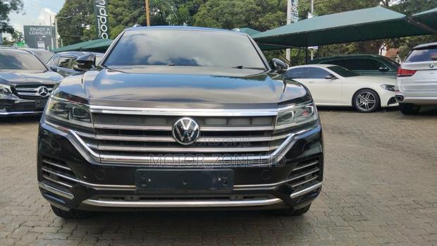 Volkswagen Touareg 2022 Brown