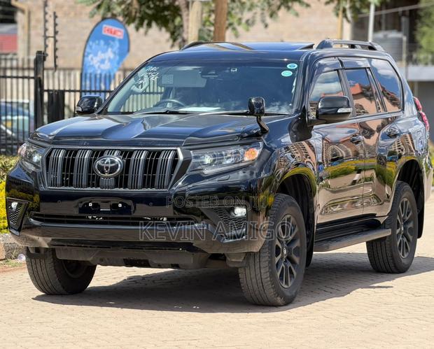 Toyota Land Cruiser Prado 2.8 2022 Black