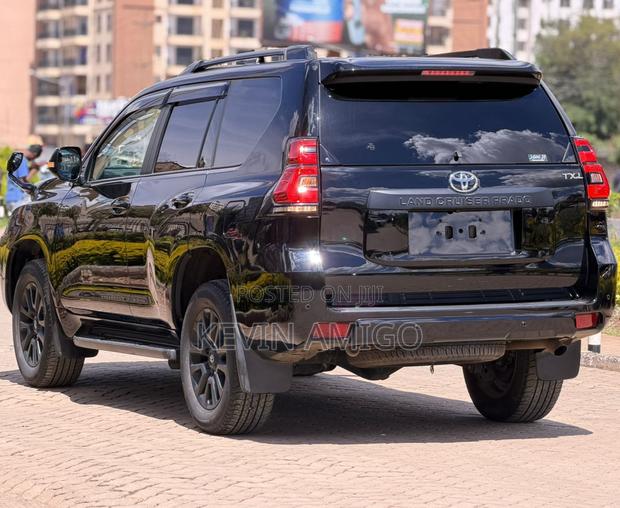 Toyota Land Cruiser Prado 2.8 2022 Black