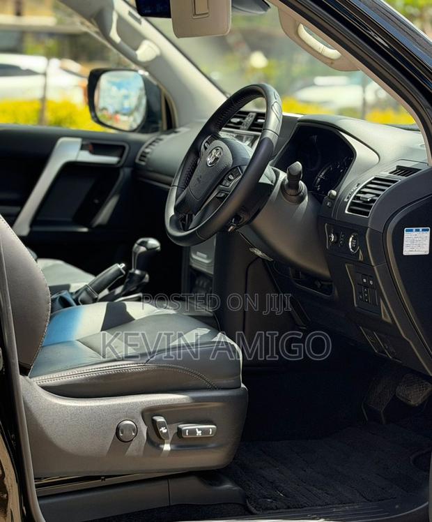 Toyota Land Cruiser Prado 2.8 2022 Black