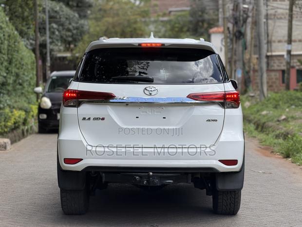 Toyota Fortuner 2.4 D AWD 2019 White