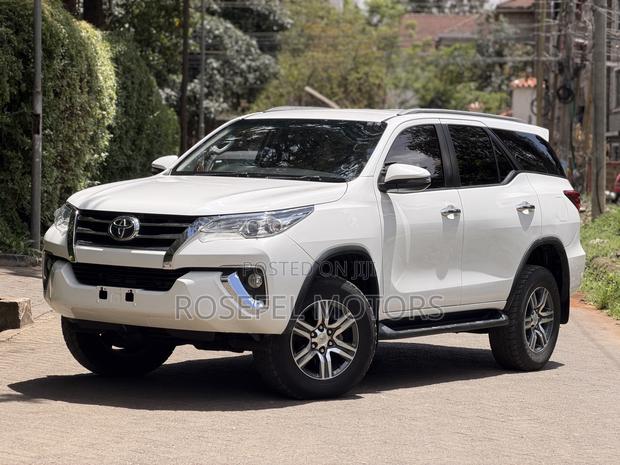 Toyota Fortuner 2.4 D AWD 2019 White