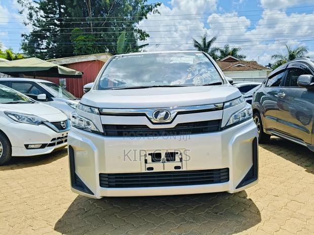 Toyota Voxy 2019 Silver
