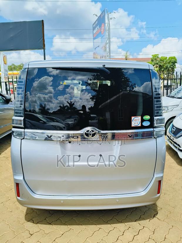 Toyota Voxy 2019 Silver