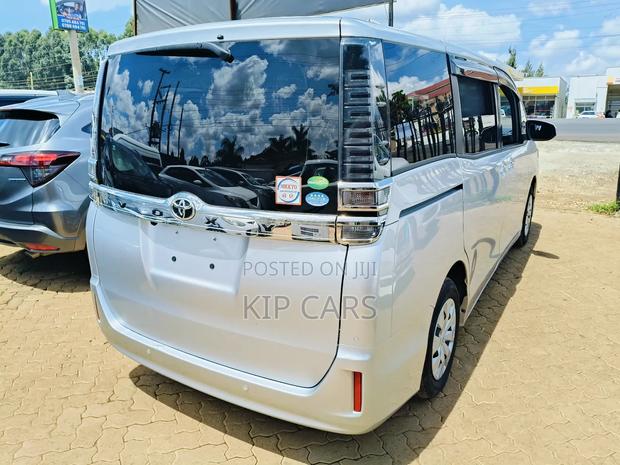 Toyota Voxy 2019 Silver